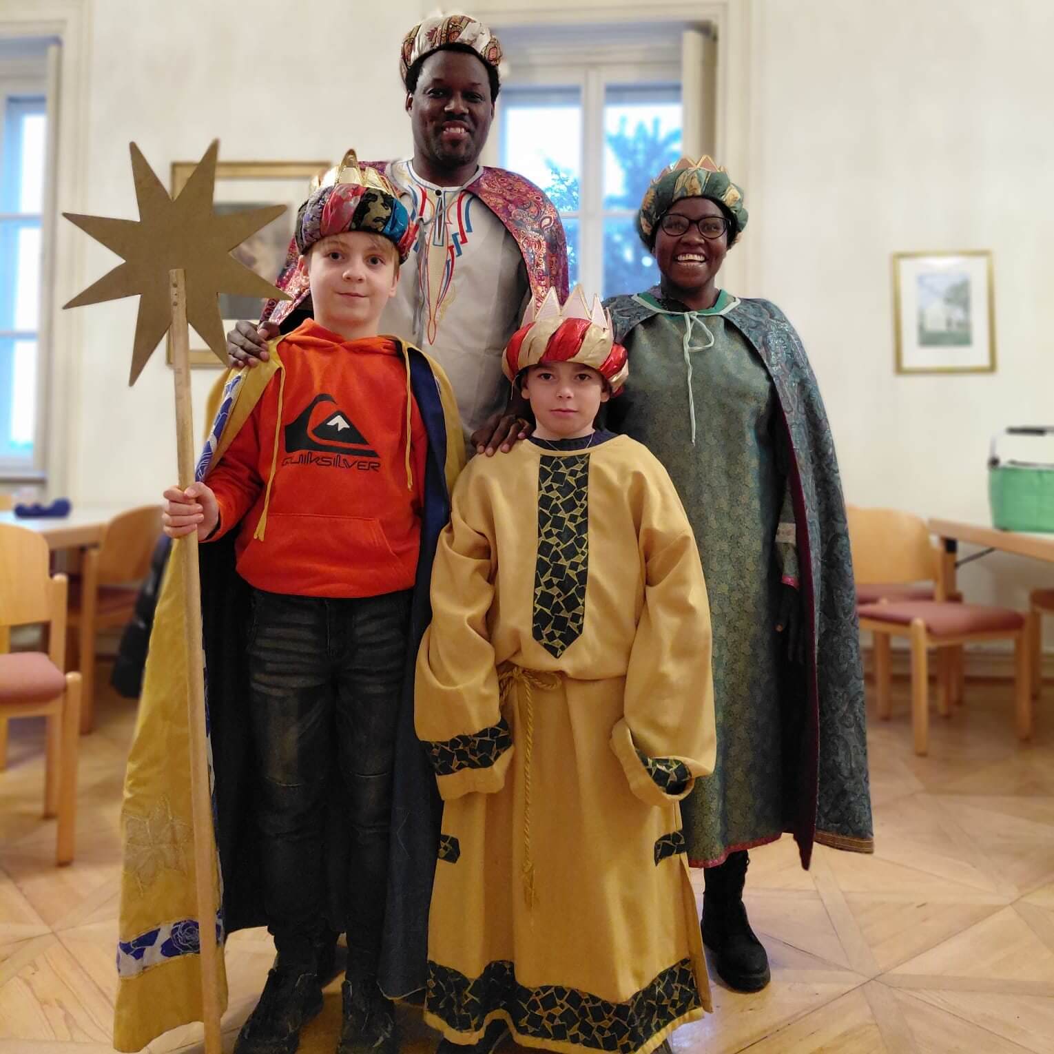 Theo und Matteo aus Siegendorf mit Father Godfrey und Esther von der Organisation HLDD ( Human Life Defence Department) aus Tansania